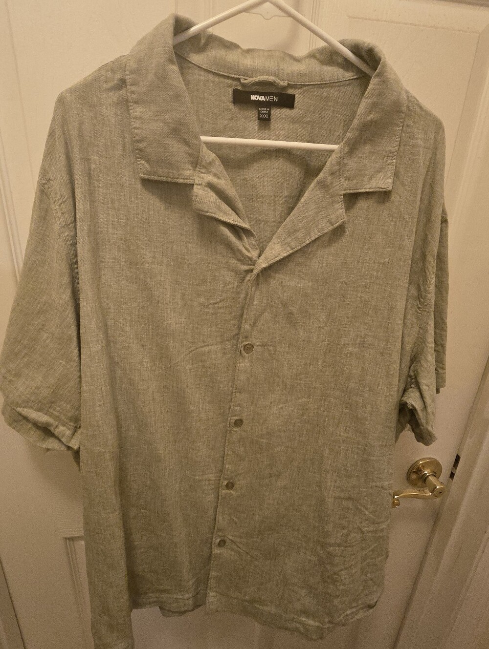 Fashion Nova Men's Casual Button-Down Shirt in Light Olive Green